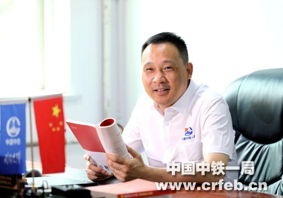 李刚近影